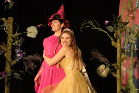 Teatralny Poranek Bajkowy "Wesoła Czarownica"