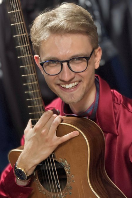 Janek Pentz -  acoustic fingerstyle guitar